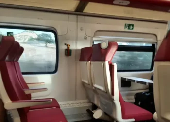 Minaccia capotreno col coltello, 20enne denunciato a Oristano