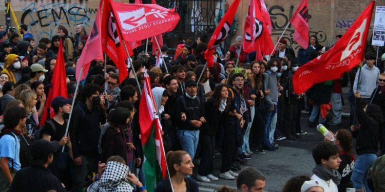 Unione studenti Cagliari in piazza ‘un’altra scuola è possibile’