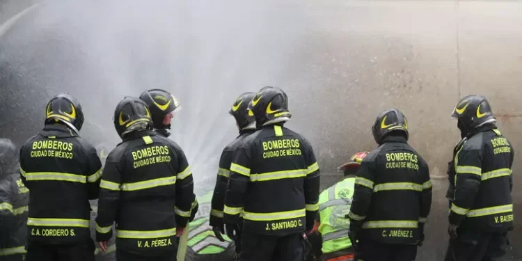 Almeno 23 morti nell’incendio di un negozio in Messico