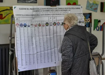 Elezioni regionali, riaperti i seggi in Veneto, Campania e Puglia