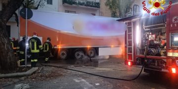 Panico ad Alghero, camion in fiamme