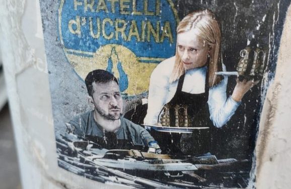 Giorgia Meloni ospita Zelensky a Roma: a Cagliari nuova ondata di adesivi col logo “Fratelli d’Ucraina”