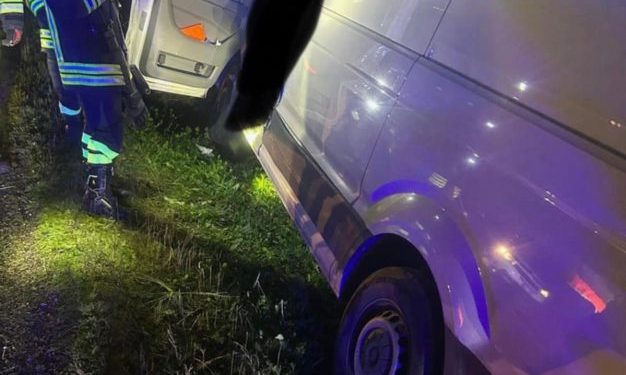 Porto Torres, scontro tra auto e furgone: tre feriti