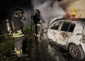 Auto in fiamme nelle campagne di Decimomannu