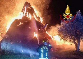 Paura a Marrubiu, in fiamme pinneto: intervengono i vigili del fuoco