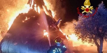 Paura a Marrubiu, in fiamme pinneto: intervengono i vigili del fuoco