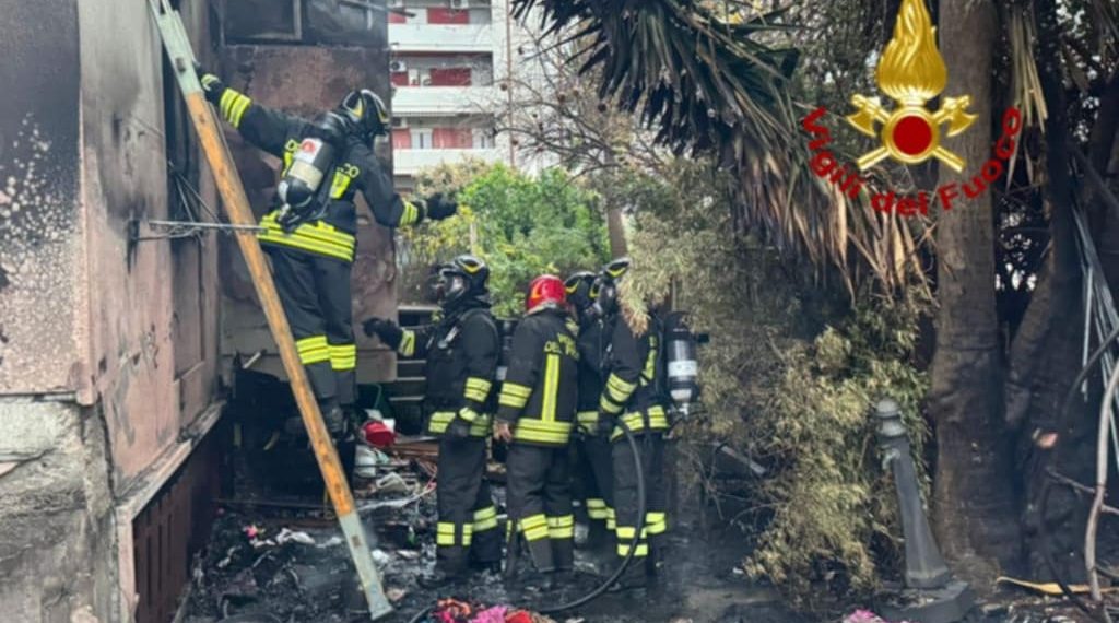 Terrore a Quartu Sant’Elena, incendio in un cortile privato di una palazzina condominiale