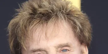 Il cantante americano Barry Manilow annuncia di avere un cancro ai polmoni