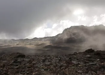 Elicottero si schianta sul Kilimangiaro, 5 morti anche due turisti