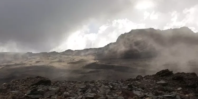 Elicottero si schianta sul Kilimangiaro, 5 morti anche due turisti