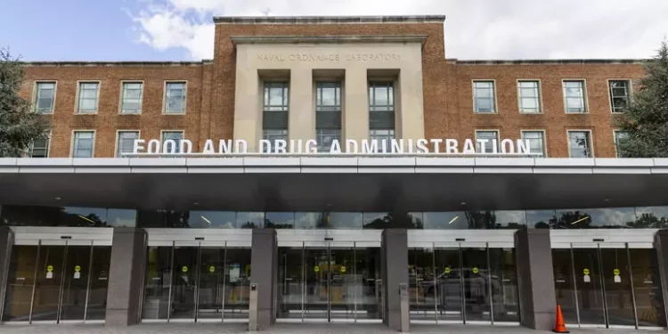 Fda Usa: ‘Vaccino anti-Covid ha ucciso 10 bimbi, serve riesame’