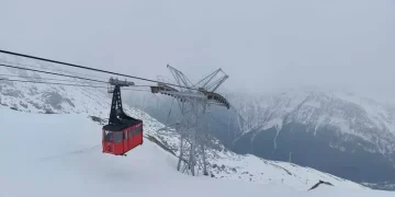 Incidente blocca la funivia di Macugnaga, elicotteri per evacuare gli sciatori. Due feriti
