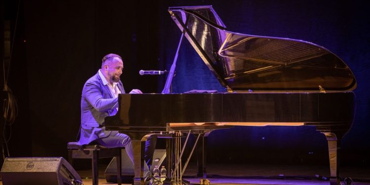 Musica: Raphael Gualazzi in concerto martedì 30 dicembre al Teatro Massimo di Cagliari