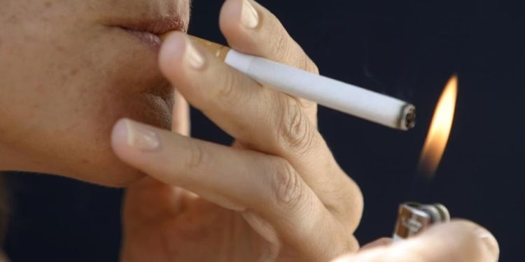 Sigarette sempre più care: dal 2026 scatta la stangata sui fumatori