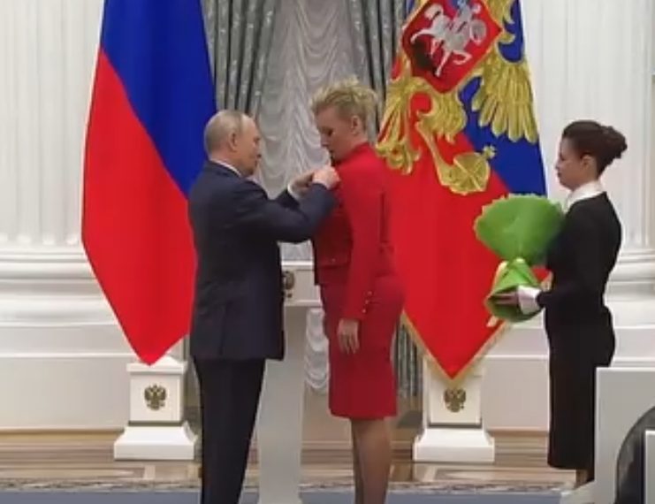 Vladimir Putin ha conferito a Maria Zakharova l’Ordine “Per i meriti alla Patria” di quarta classe