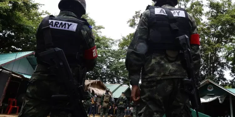 Thailandia, attacchi aerei contro esercito cambogiano