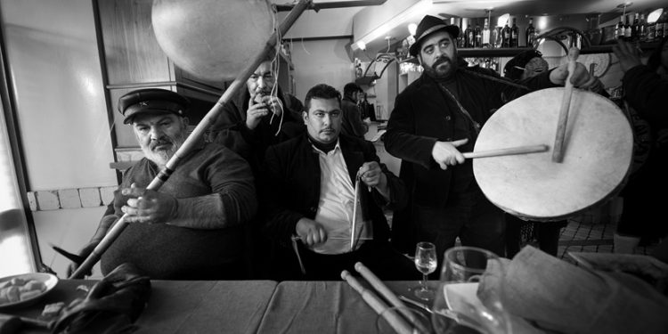 “Tumbarinos in Dub”: al Teatro Massimo l’elettronica di Arrogalla incontra la musica popolare sarda