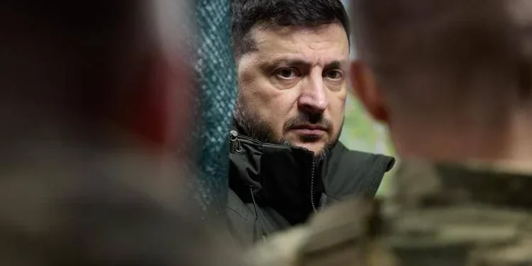 Ucraina, le elezioni e il sondaggio: Zelensky rischia la sconfitta