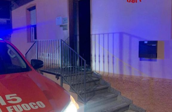 A fuoco ufficio a Siniscola: indagini in corso