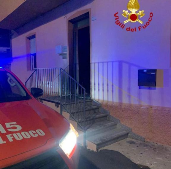 A fuoco ufficio a Siniscola: indagini in corso