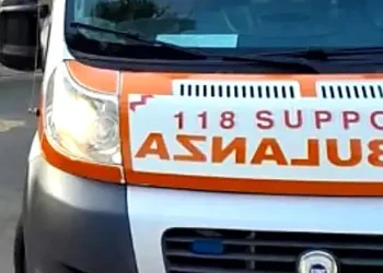 Bimbo precipita per un centinaio di metri su un sentiero