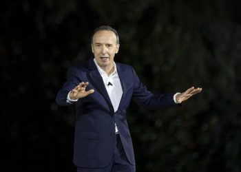 Su Rai 1 Benigni racconta “Pietro, un uomo nel vento”