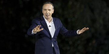 Su Rai 1 Benigni racconta “Pietro, un uomo nel vento”