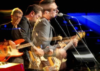 Il genio di Pino Daniele rivive per una notte al Massimo di Cagliari con “Blues for Pino”