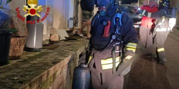 Paura a Sant’Antonio di Gallura, abitazione in fiamme: una persona ustionata