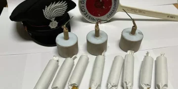 In casa oltre 1,5 kg di fuochi d’artificio illegali e polvere da sparo