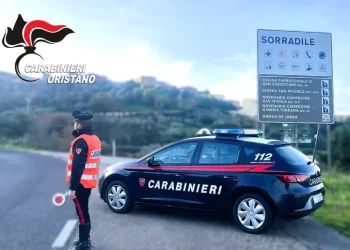 Rubano la cassaforte piena di armi, arrestati dopo la fuga in auto