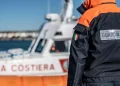 Un barchino di migranti finisce sugli scogli, in sei soccorsi nel sud Sardegna