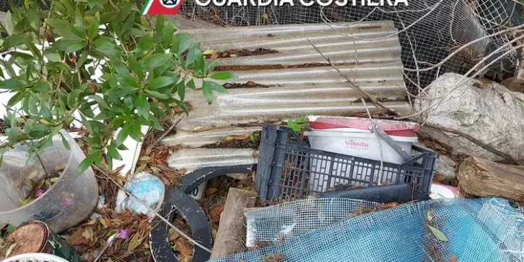 Scoperta discarica abusiva a Cala Fighera, due denunciati