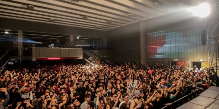 In disco si balla ma si fa anche il test per l’Hiv: il progetto al Link di Bologna