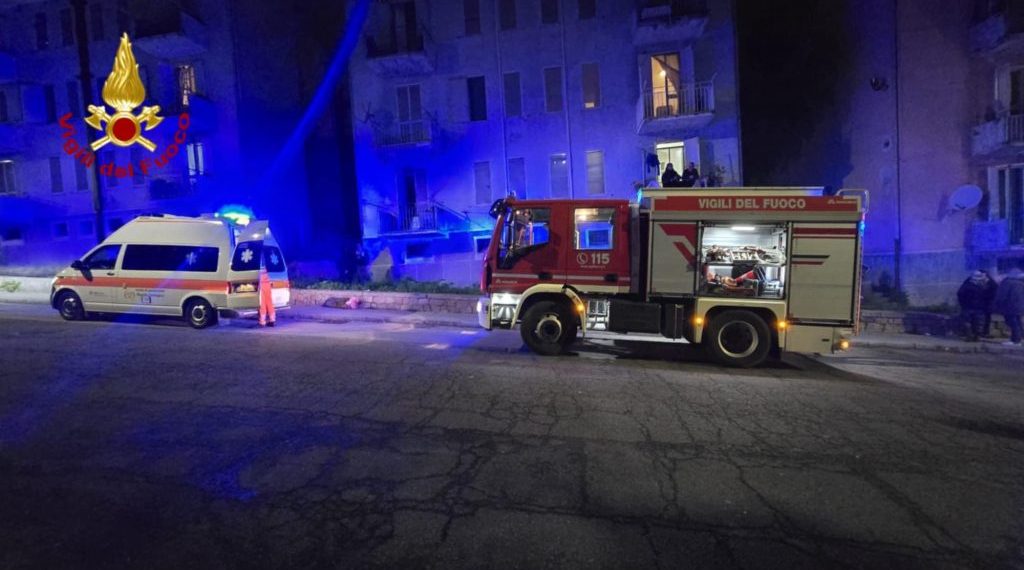 Paura a Nuoro, appartamento in fiamme: ustionato un uomo