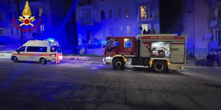Paura a Nuoro, appartamento in fiamme: ustionato un uomo