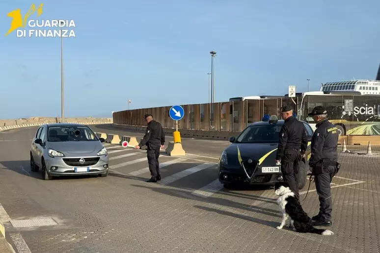 Si allontana dal Bolognese violando un divieto, arrestato a Porto Torres