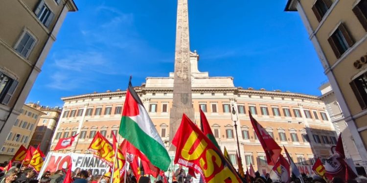 Usb: “Approvata la manovra di guerra, peggiorativa persino rispetto alla proposta originaria”