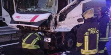 Nuoro, sconto frontale tra due camion: un ferito grave