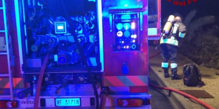Abitazione in fiamme a La Maddalena