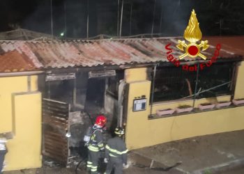 Paura a Sassari, bar in fiamme nella notte