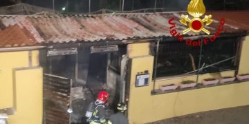 Paura a Sassari, bar in fiamme nella notte