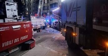 Terrore a Cagliari, abitazione in fiamme a Sant’ Elia: un ferito