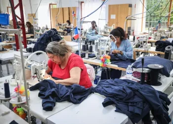 Istat, produzione industriale -1% a ottobre, cresce solo l’energia