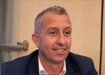 Accusato di violenze sulla moglie, si dimette il sindaco di Cervia: “Sono estraneo, ma devo pensare a difendermi per i miei figli”