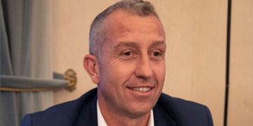 Accusato di violenze sulla moglie, si dimette il sindaco di Cervia: “Sono estraneo, ma devo pensare a difendermi per i miei figli”