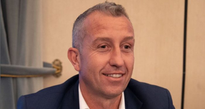 Accusato di violenze sulla moglie, si dimette il sindaco di Cervia: “Sono estraneo, ma devo pensare a difendermi per i miei figli”