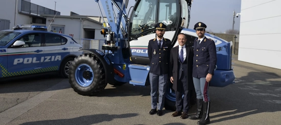 Sicurezza: consegnata la nuova pala gommata della Polizia per Milano-Cortina 2026