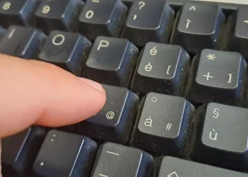 Email e canali sociali i più esposti alle violazioni degli hacker