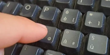 Email e canali sociali i più esposti alle violazioni degli hacker